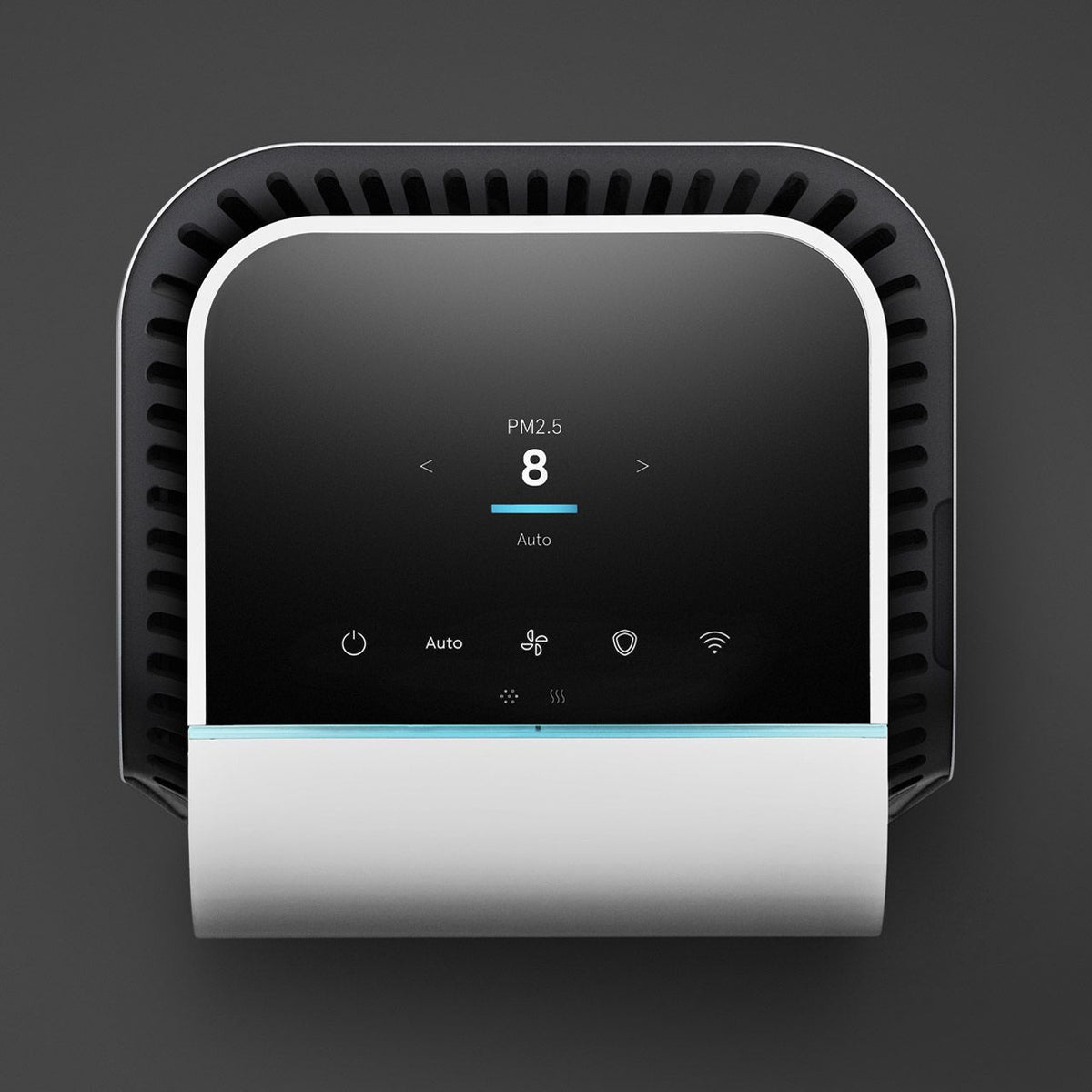 Blueair HealthProtect 7440i Luftreiniger, Draufsicht auf Display mit PM2.5-Wert 8 und Auto-Anzeige