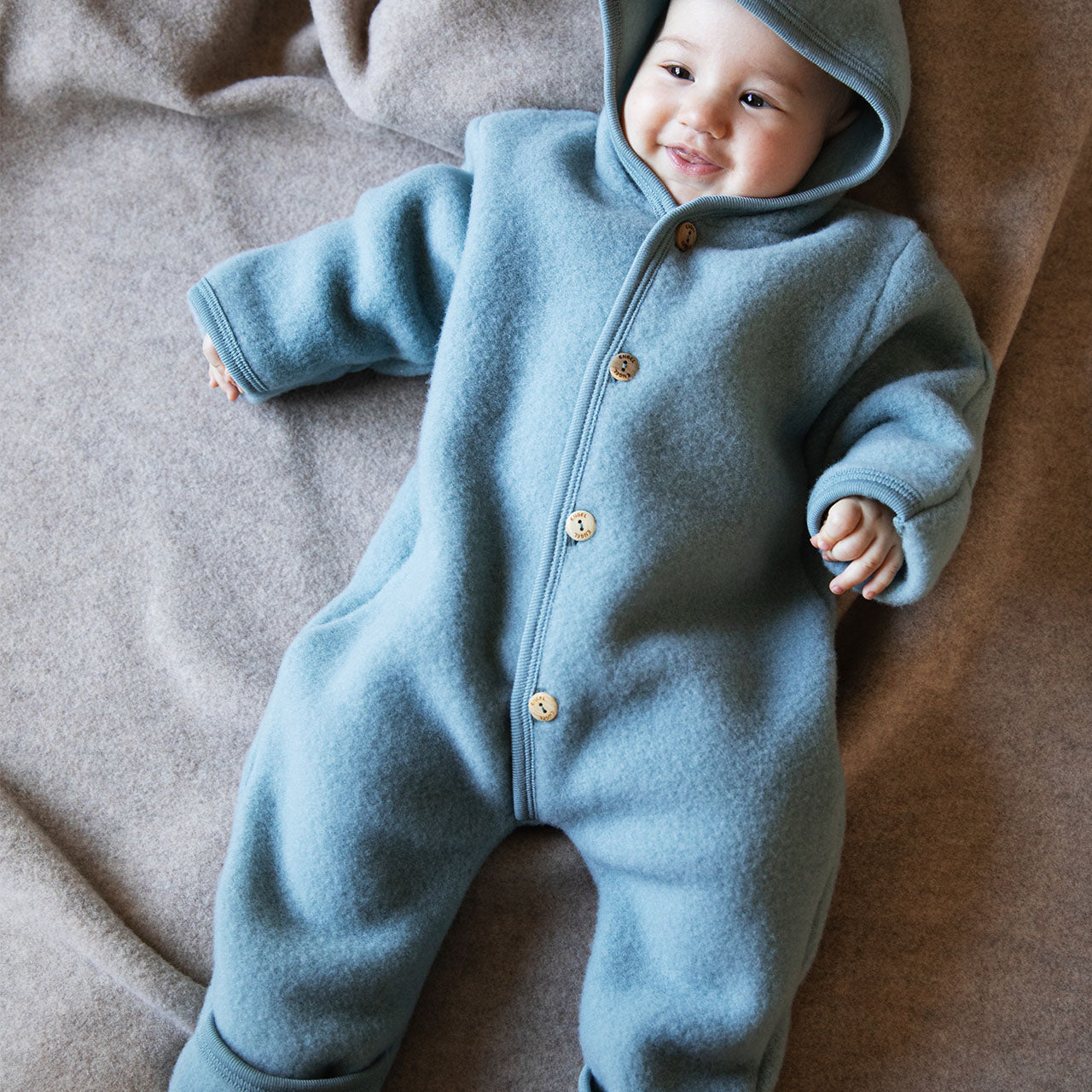 Engel Baby Overall mit Kapuze und Knöpfen aus Schurwolle / Fleece