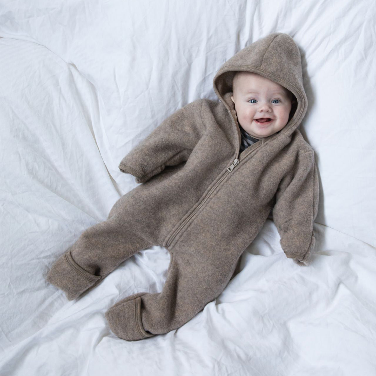 Engel Baby Overall mit Kapuze und Reißverschluss aus Merinoschurwolle/Fleece