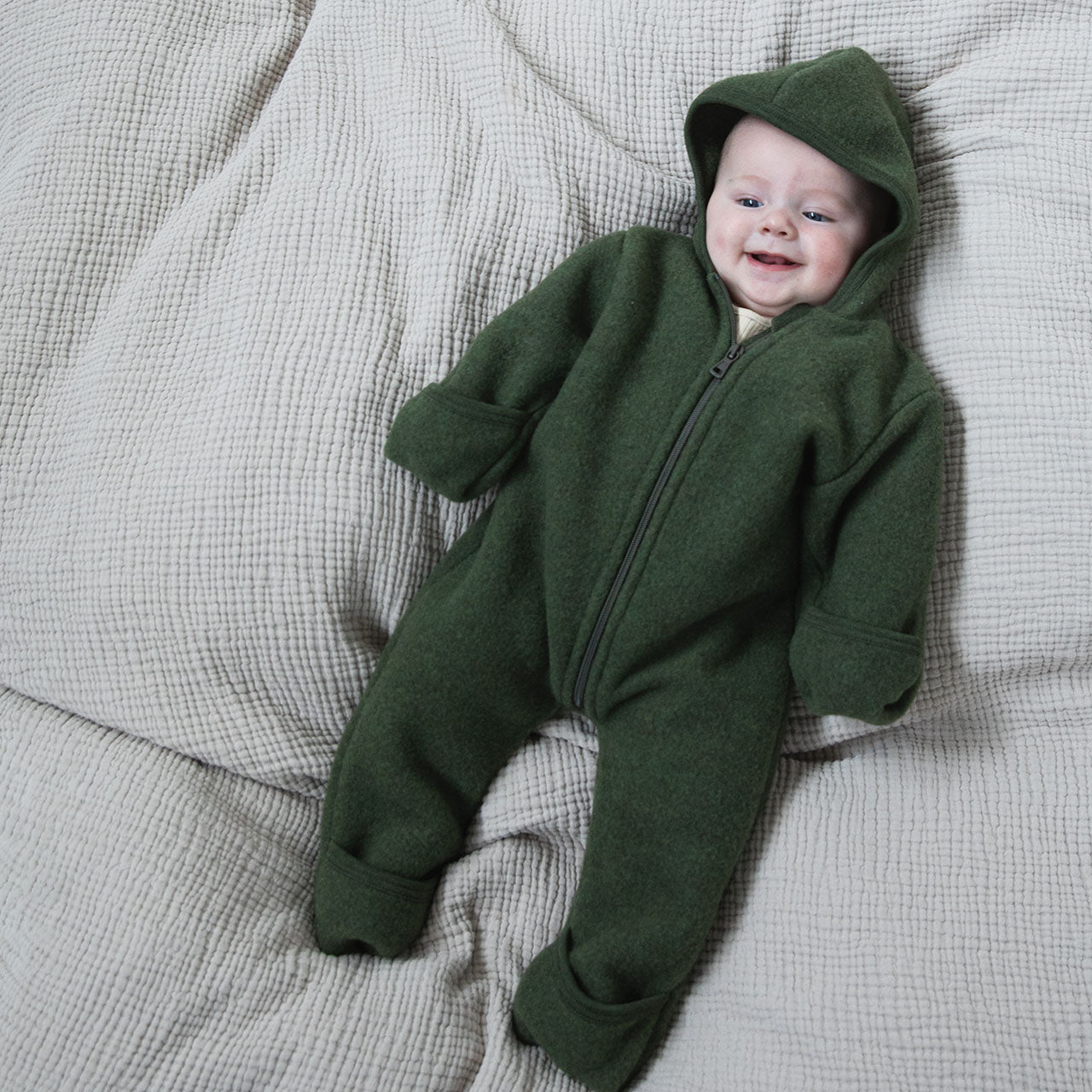 Engel Baby Overall mit Kapuze und Reißverschluss aus Merinoschurwolle/Fleece