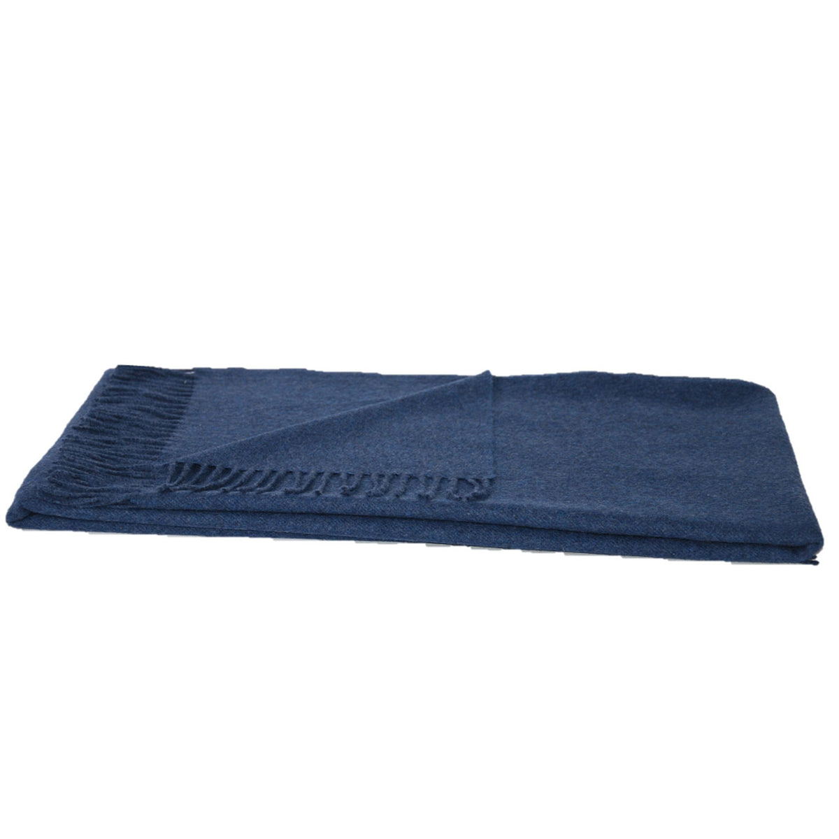 Steinbeck Riva Wolldecke aus Lammschurwolle-Cashmere in Blau, gefaltet mit sichtbarer Fransenkante