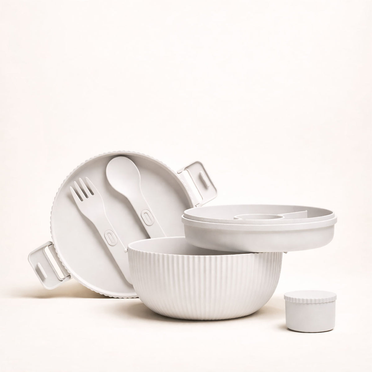 Bioloco Plant Deluxe Bowl in Cloud mit Deckel, Einsatz, Klein-Behälter und Besteck, Einzelteile